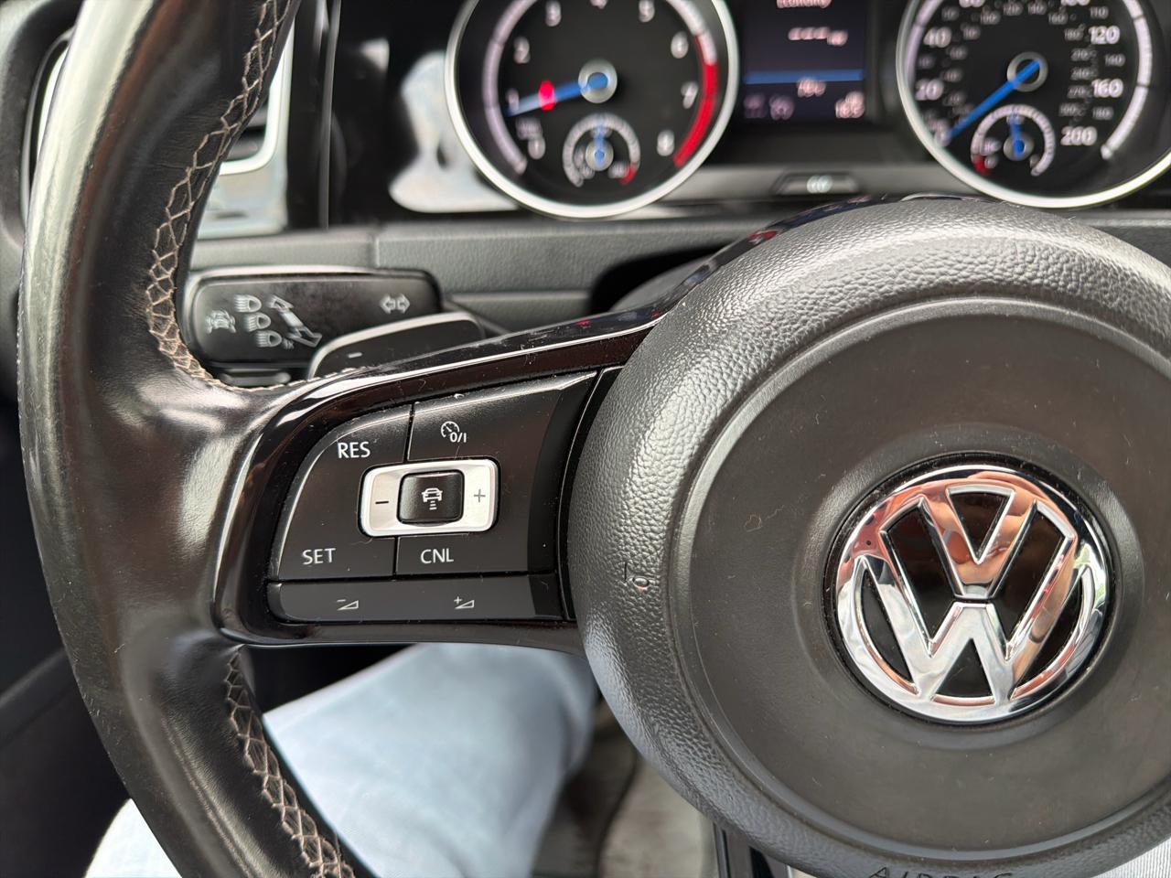 Volkswagen Golf R 4-Door DSG w/DCC/Nav 2017