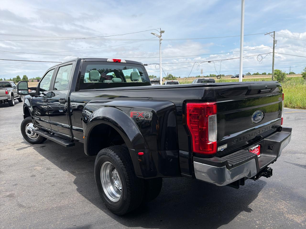 Ford Super Duty F-350 DRW XLT 4WD Crew Cab 8' Box 2019