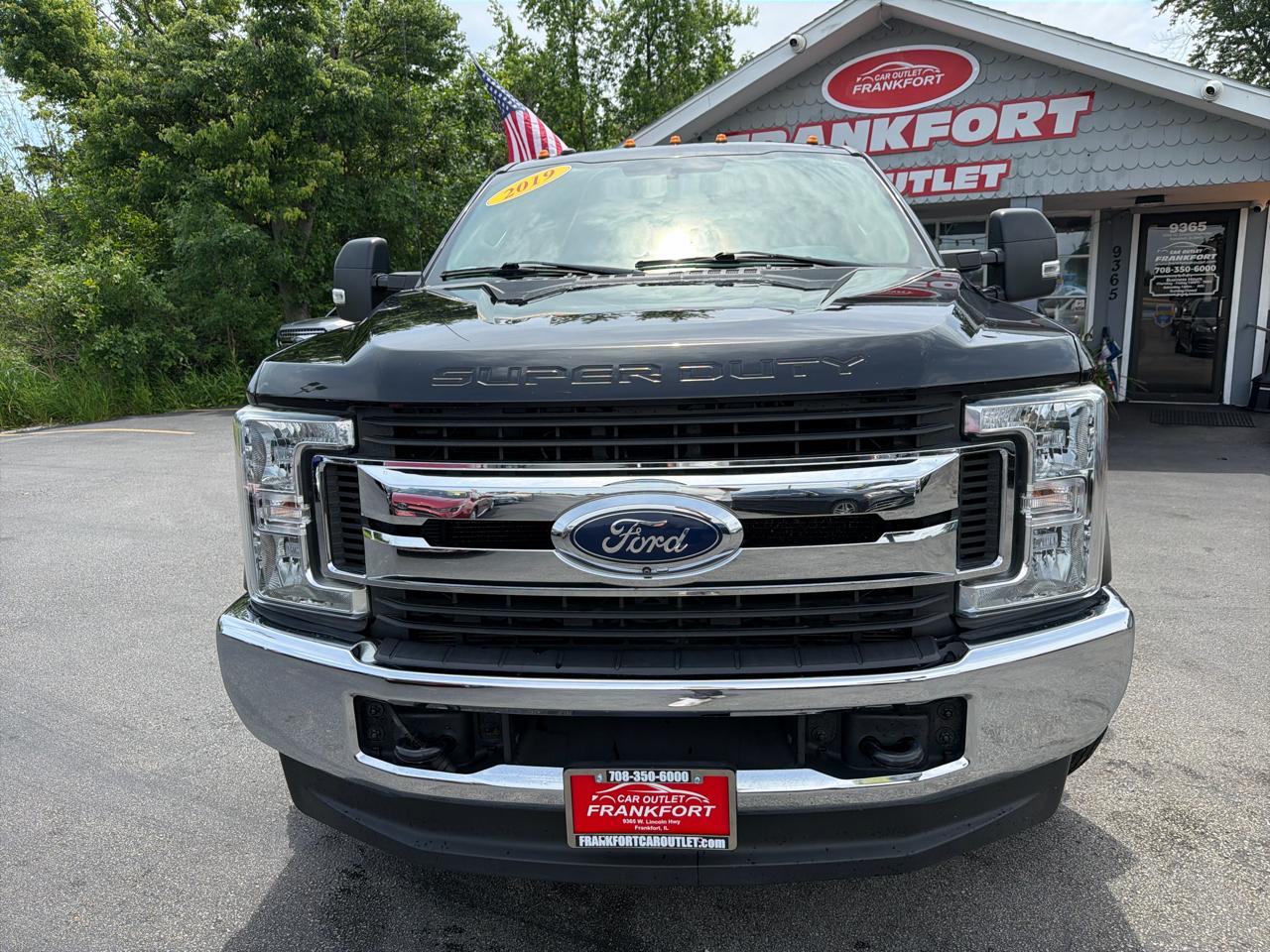 Ford Super Duty F-350 DRW XLT 4WD Crew Cab 8' Box 2019