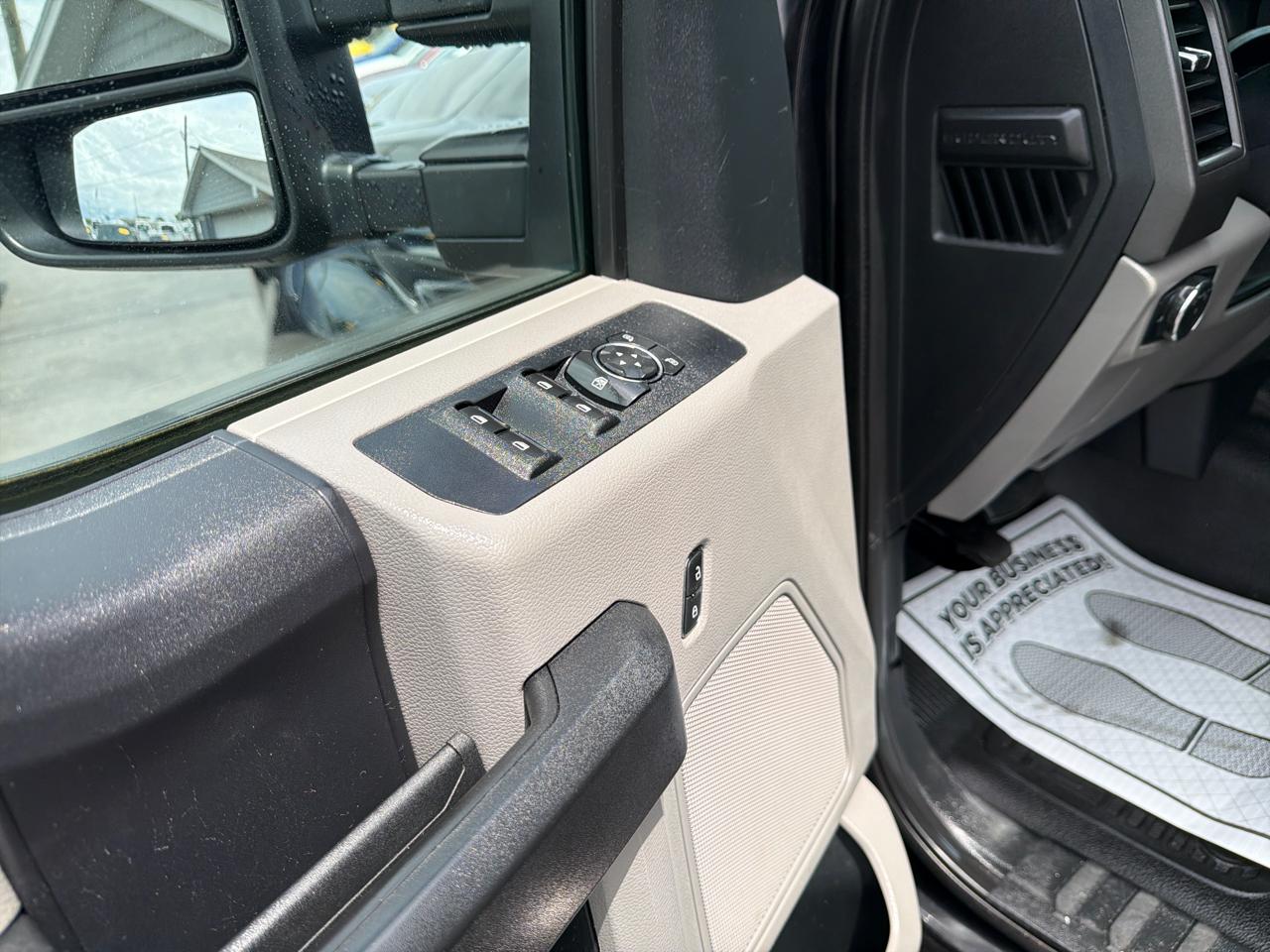 Ford Super Duty F-350 DRW XLT 4WD Crew Cab 8' Box 2019