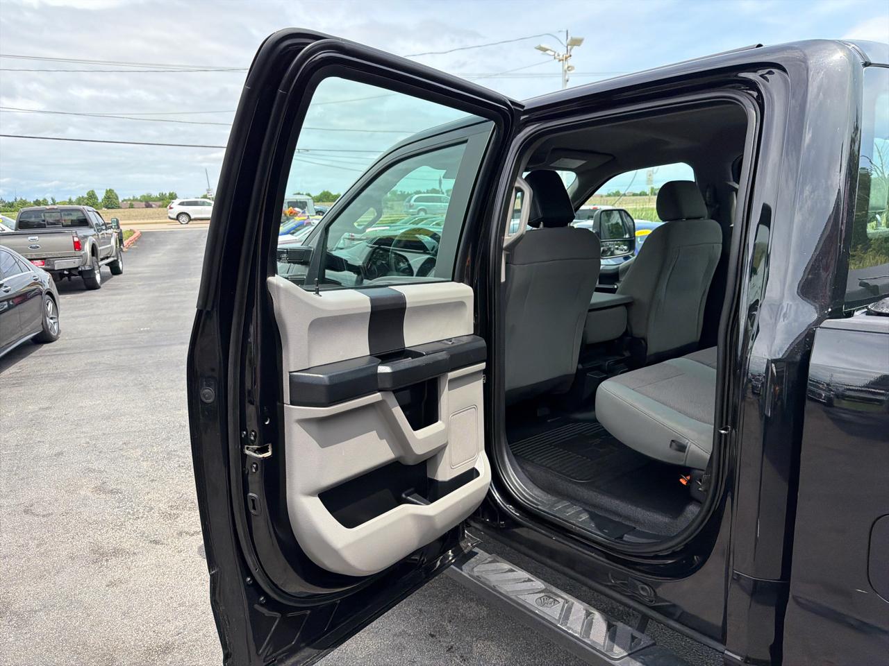 Ford Super Duty F-350 DRW XLT 4WD Crew Cab 8' Box 2019