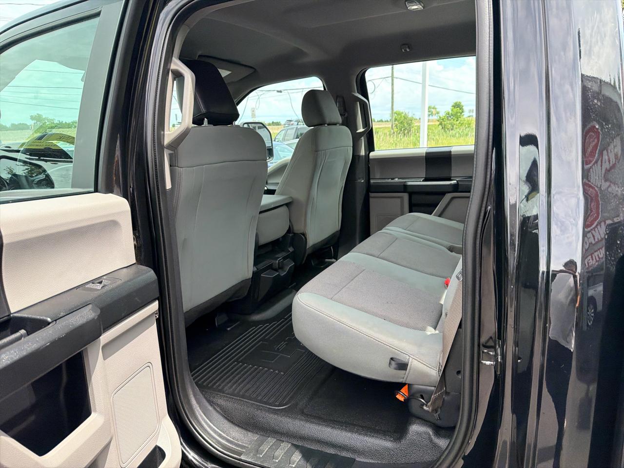 Ford Super Duty F-350 DRW XLT 4WD Crew Cab 8' Box 2019