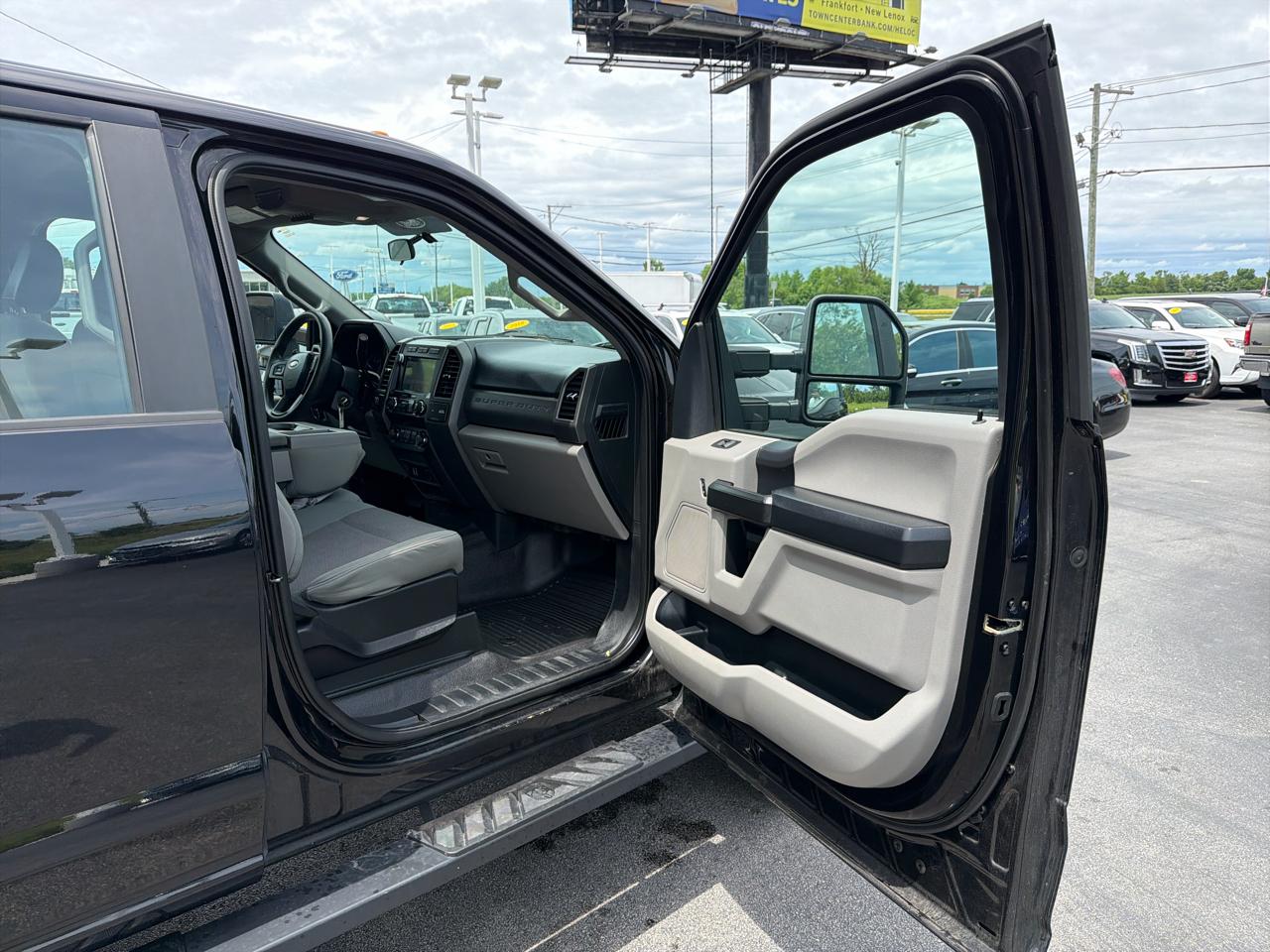 Ford Super Duty F-350 DRW XLT 4WD Crew Cab 8' Box 2019