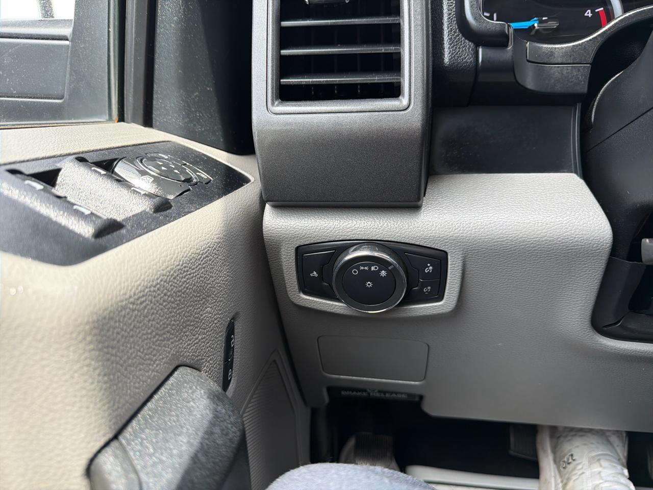 Ford Super Duty F-350 DRW XLT 4WD Crew Cab 8' Box 2019