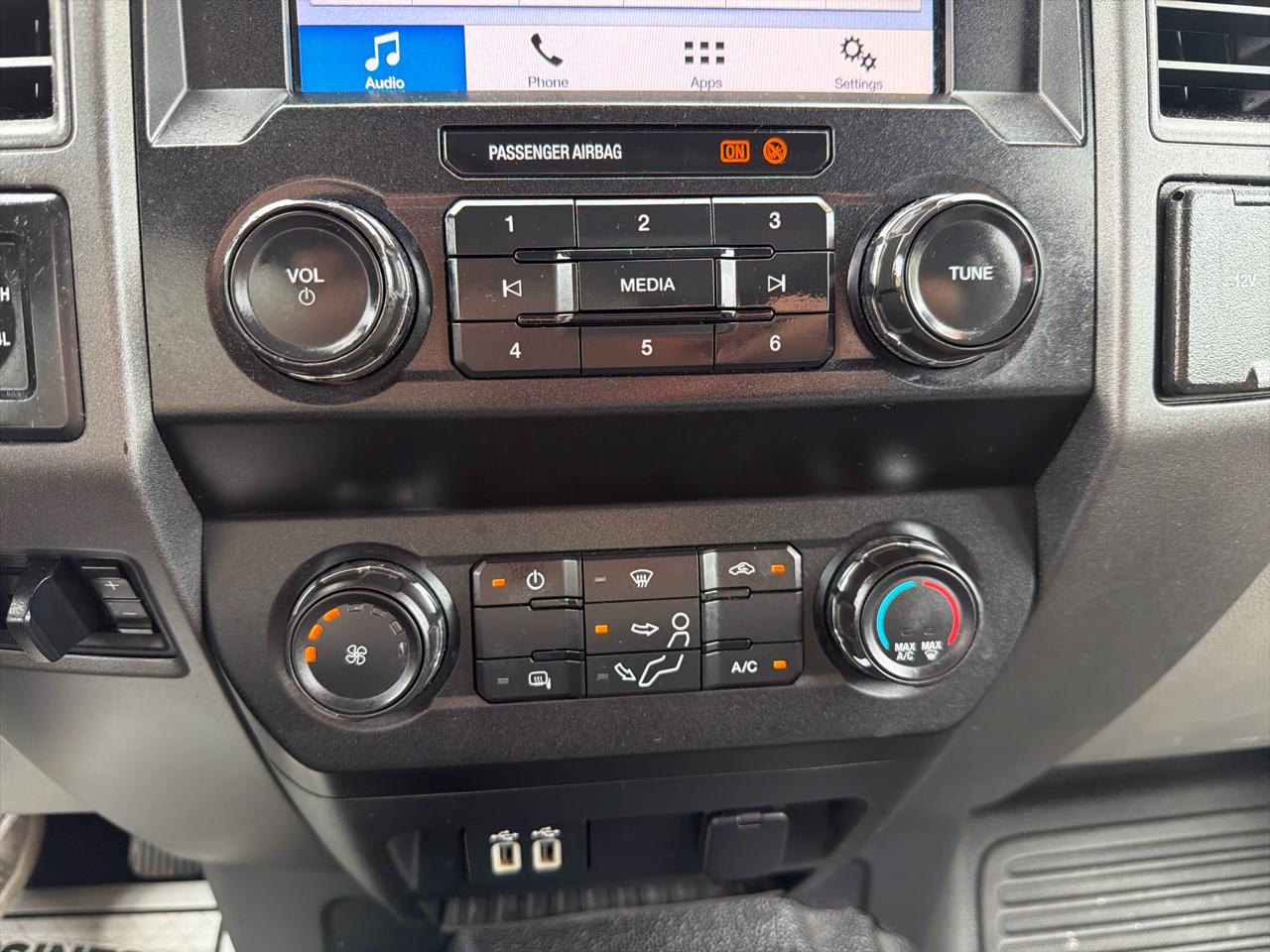 Ford Super Duty F-350 DRW XLT 4WD Crew Cab 8' Box 2019