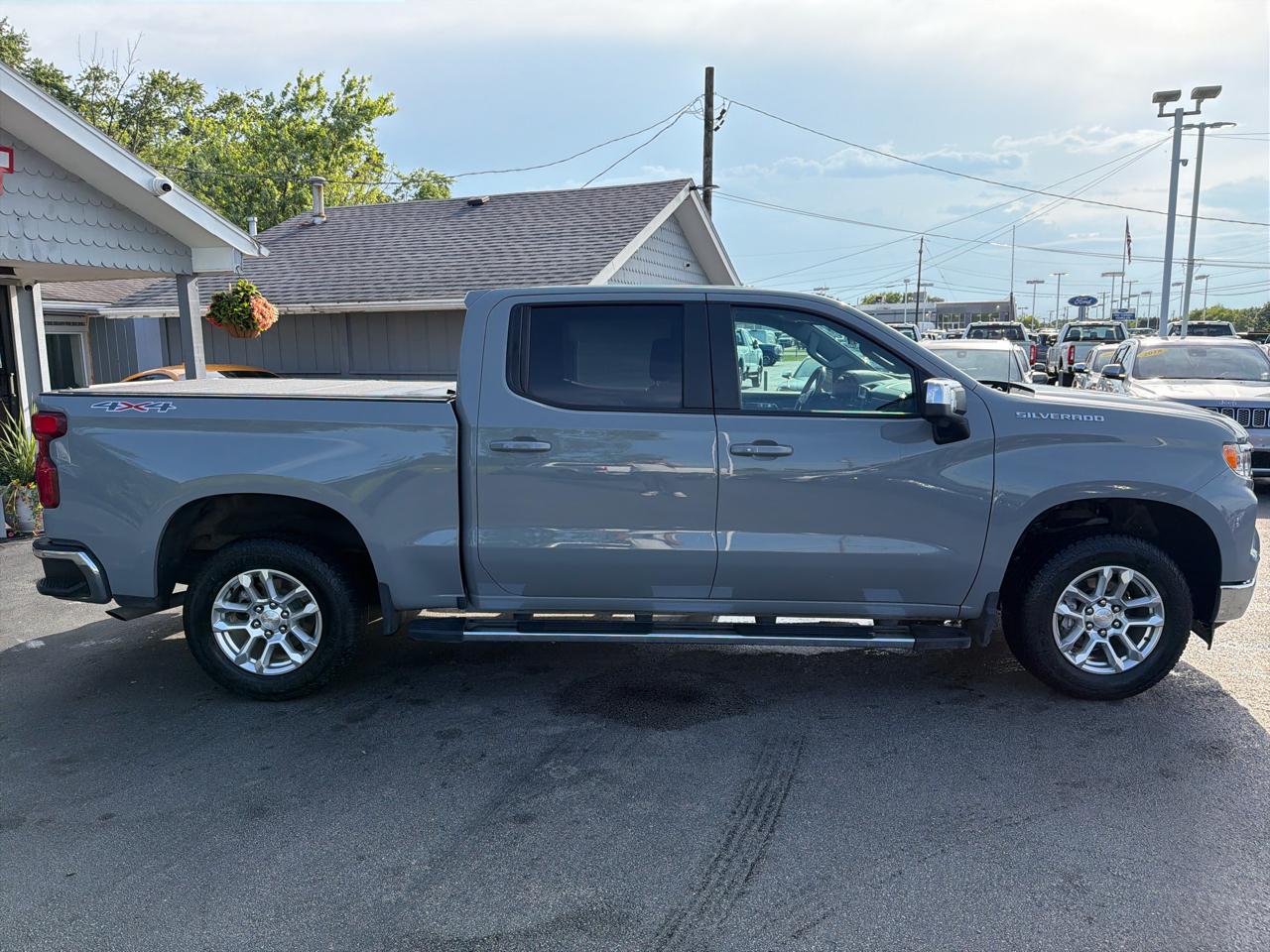 Chevrolet Silverado 1500 4WD Crew Cab 147" LT w/1LT 2024