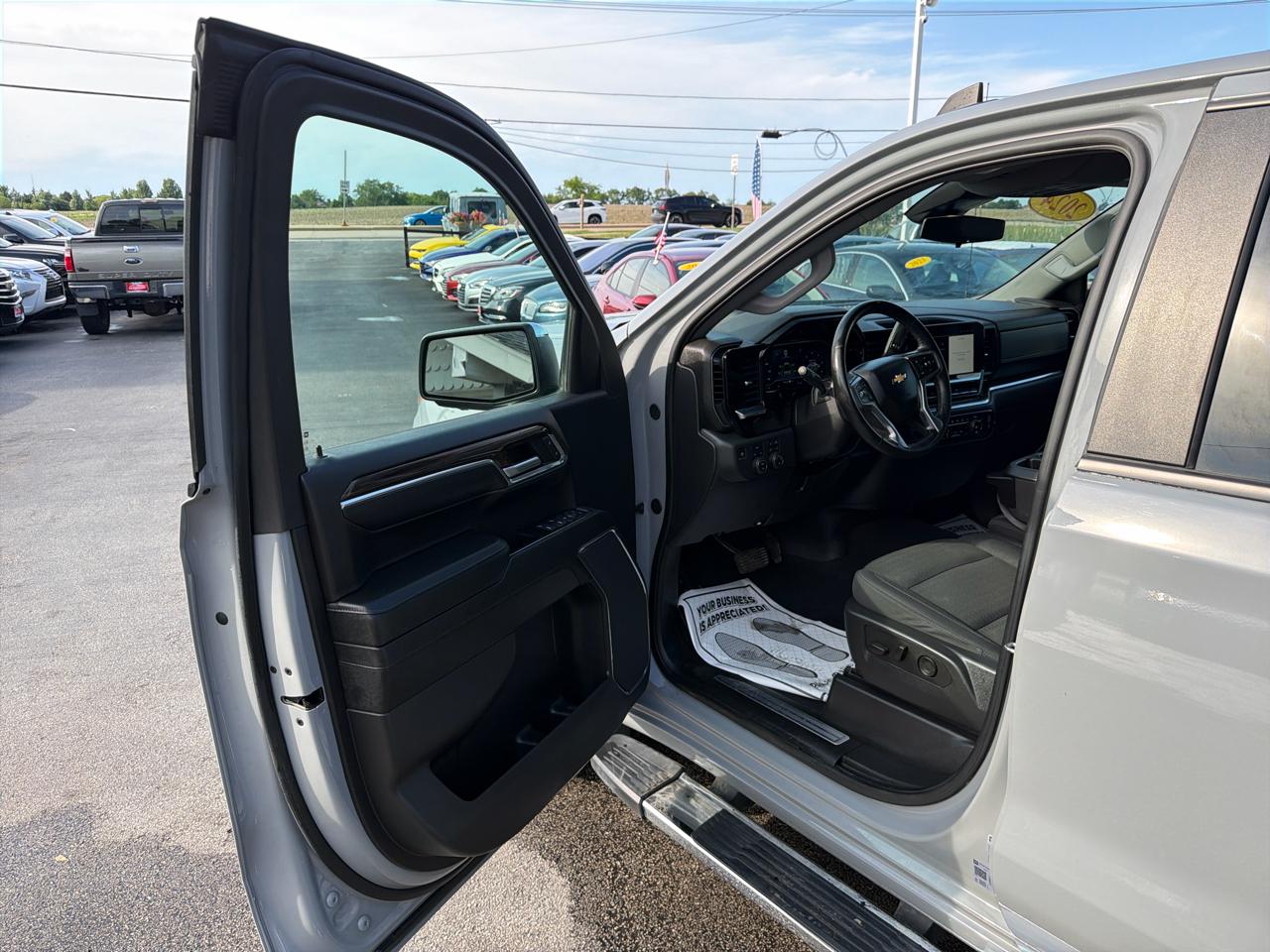 Chevrolet Silverado 1500 4WD Crew Cab 147" LT w/1LT 2024