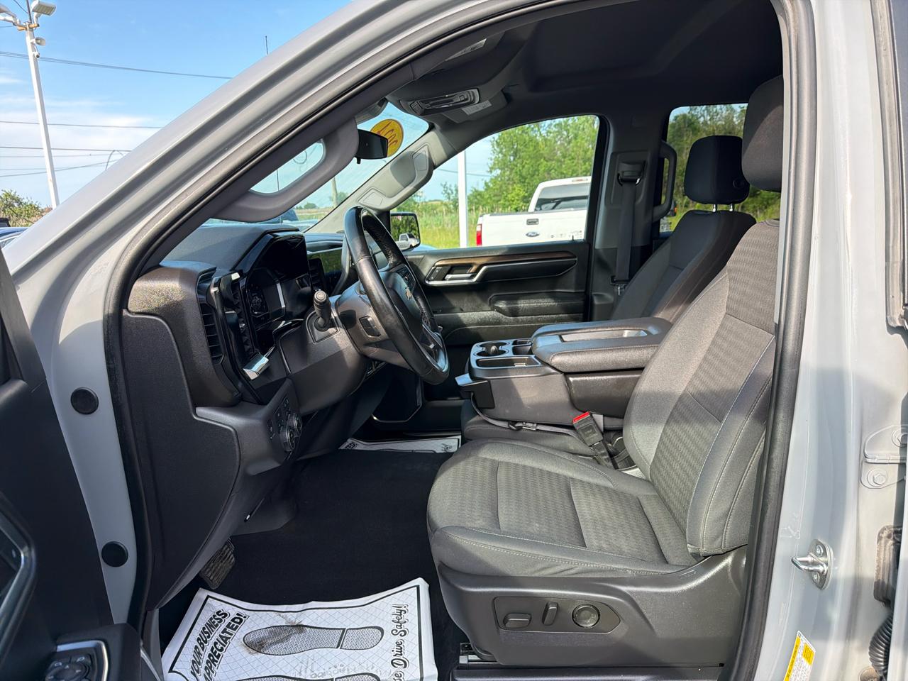 Chevrolet Silverado 1500 4WD Crew Cab 147" LT w/1LT 2024