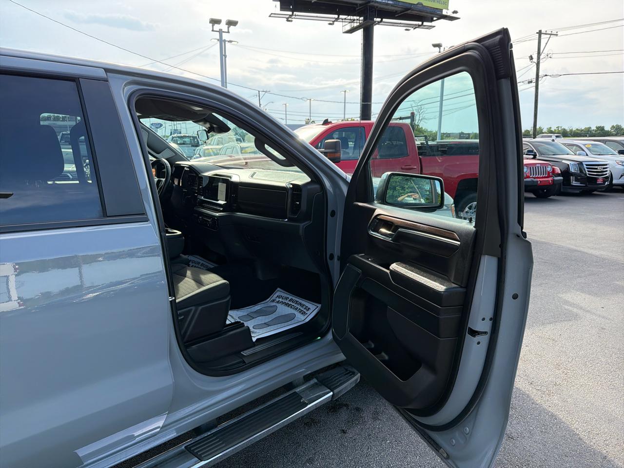 Chevrolet Silverado 1500 4WD Crew Cab 147" LT w/1LT 2024