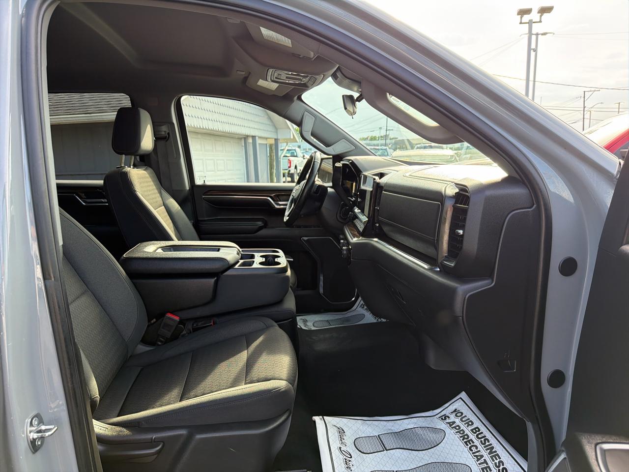 Chevrolet Silverado 1500 4WD Crew Cab 147" LT w/1LT 2024