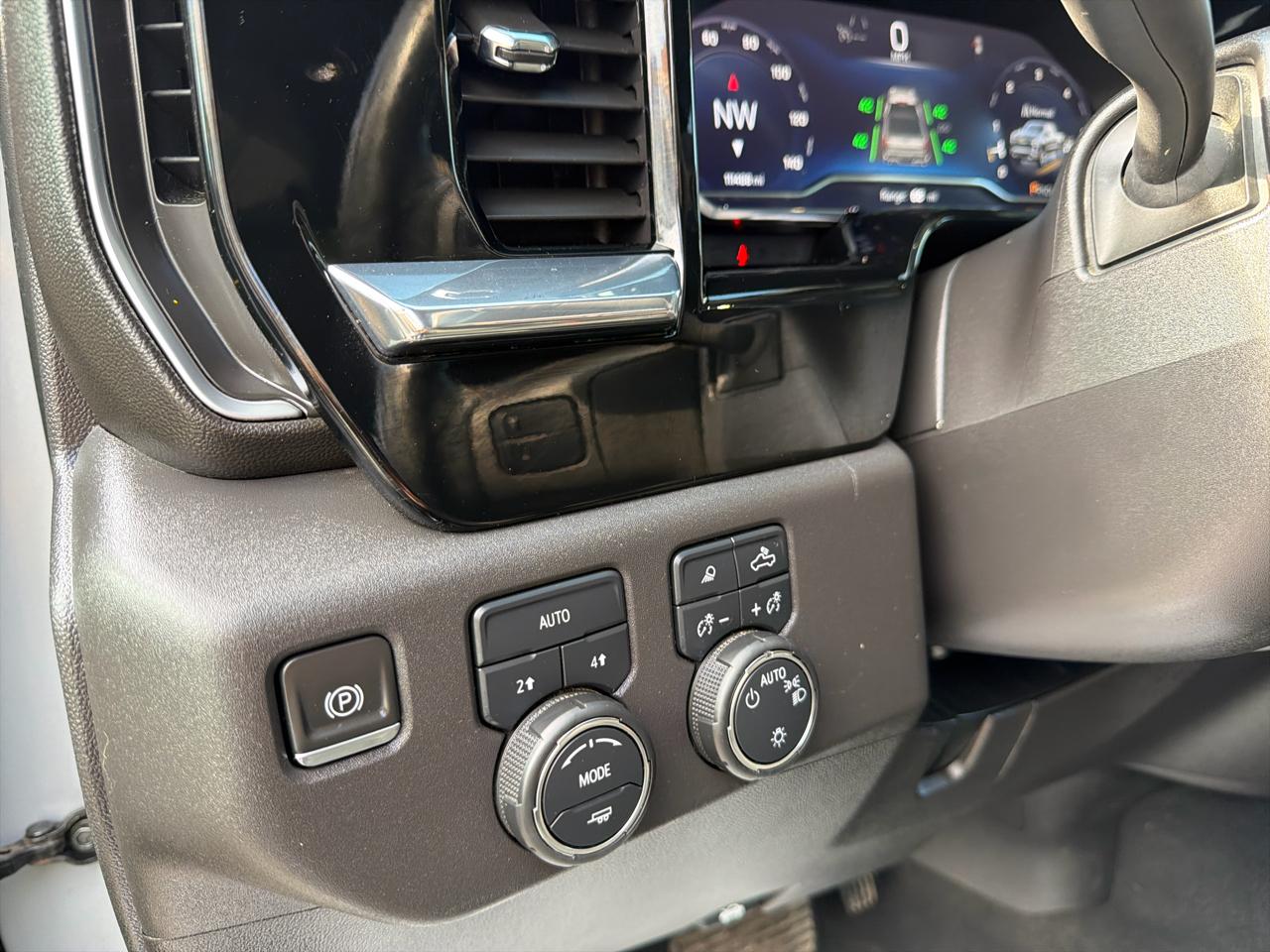 Chevrolet Silverado 1500 4WD Crew Cab 147" LT w/1LT 2024