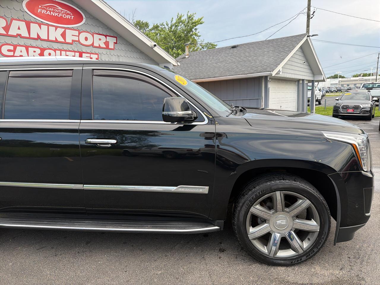 Cadillac Escalade ESV 4WD 4dr Luxury 2017