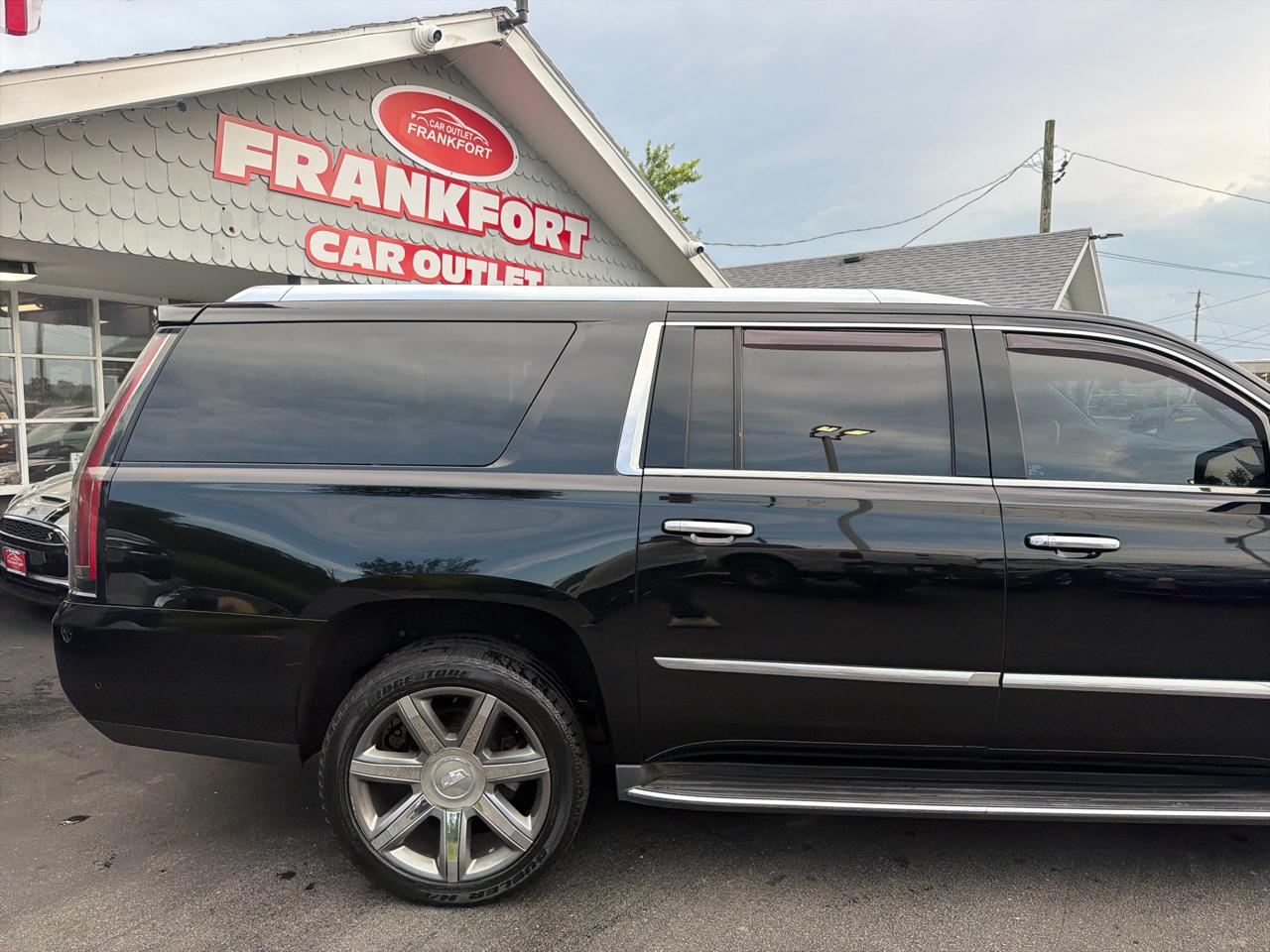 Cadillac Escalade ESV 4WD 4dr Luxury 2017