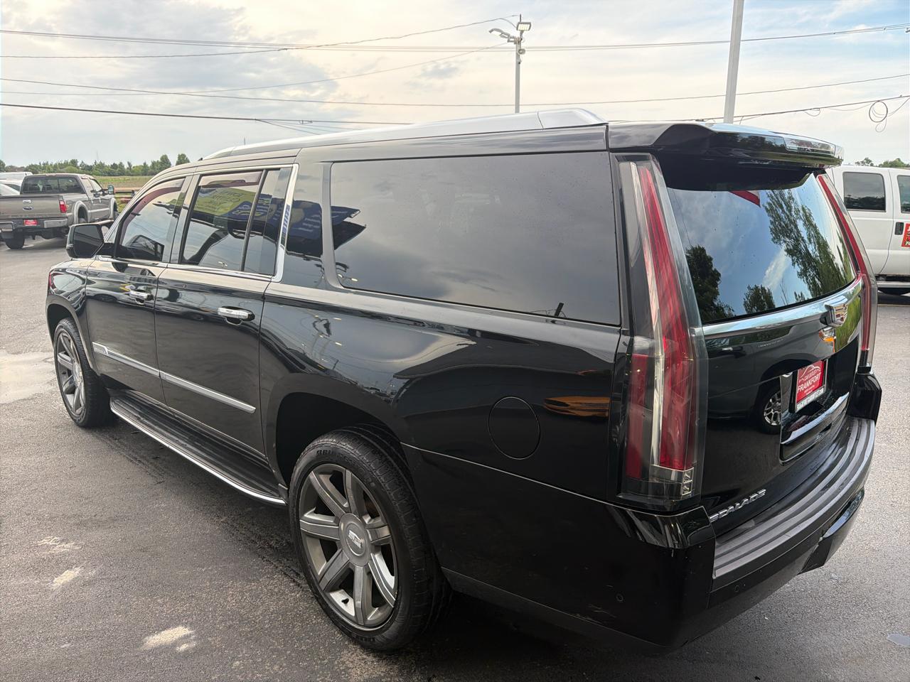Cadillac Escalade ESV 4WD 4dr Luxury 2017