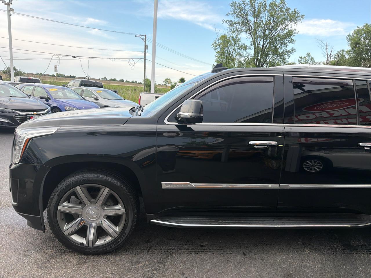 Cadillac Escalade ESV 4WD 4dr Luxury 2017