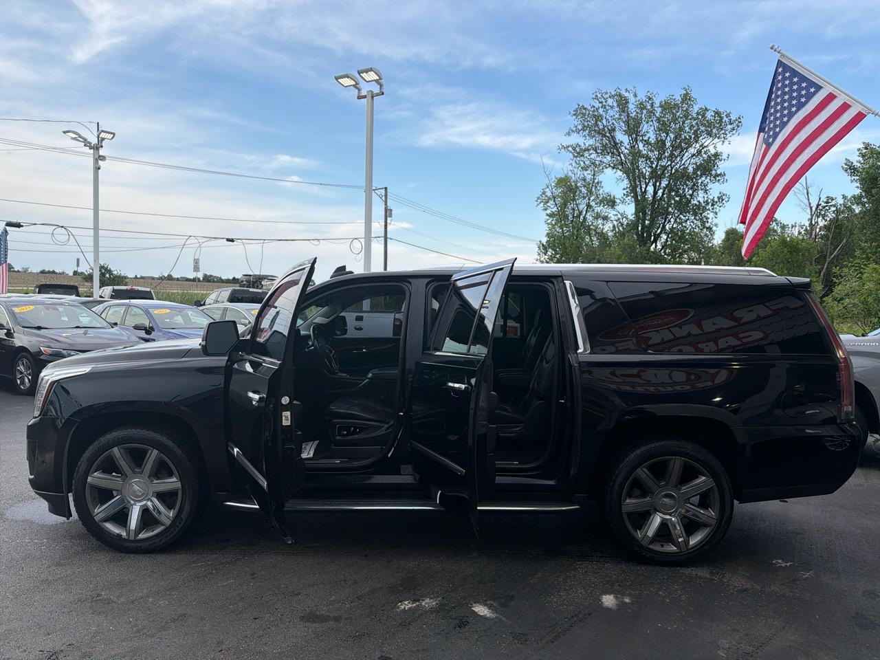 Cadillac Escalade ESV 4WD 4dr Luxury 2017