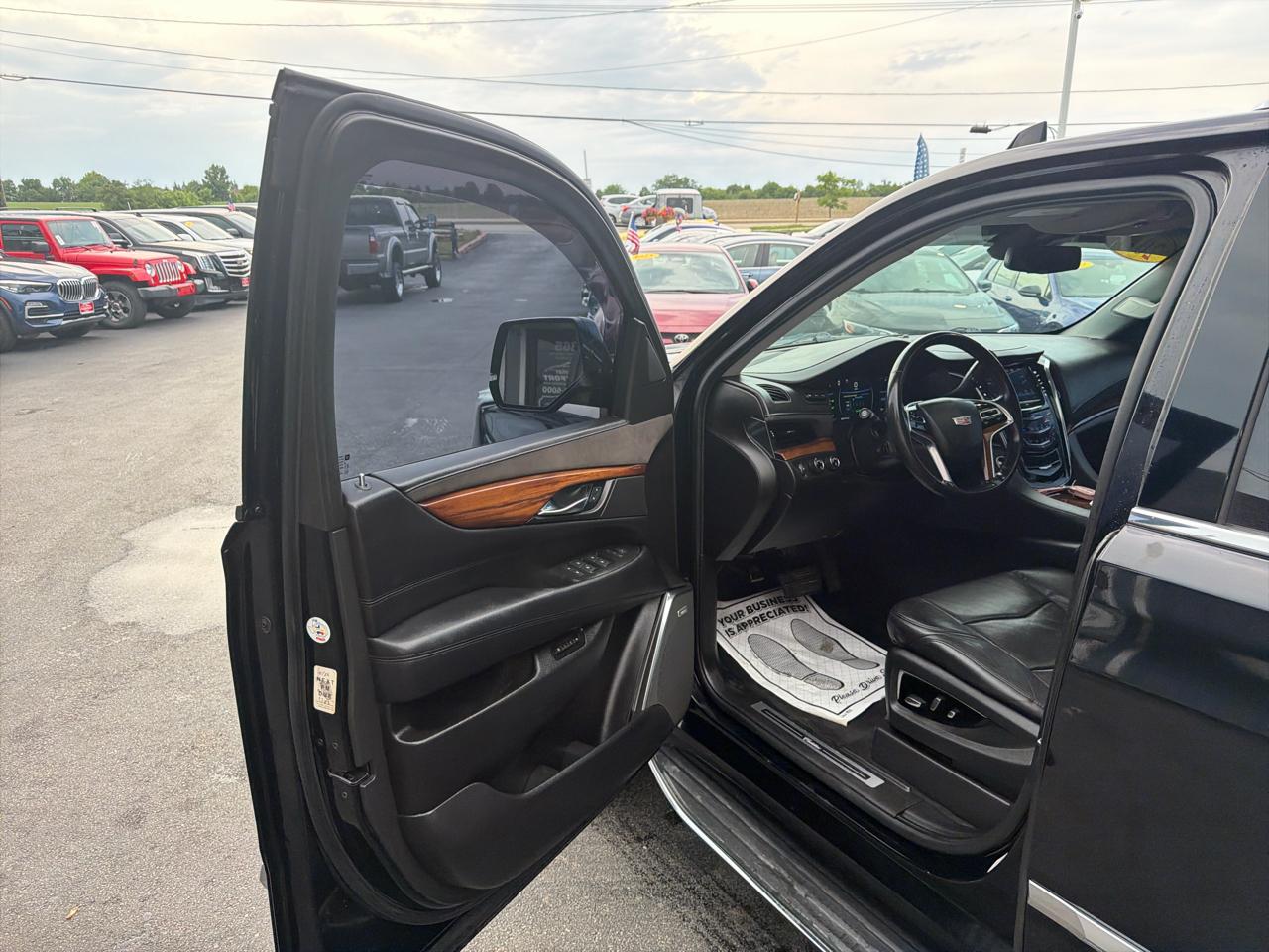 Cadillac Escalade ESV 4WD 4dr Luxury 2017