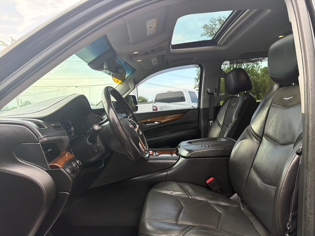 Cadillac Escalade ESV 4WD 4dr Luxury 2017