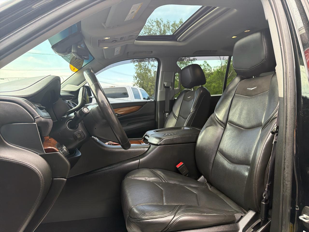 Cadillac Escalade ESV 4WD 4dr Luxury 2017