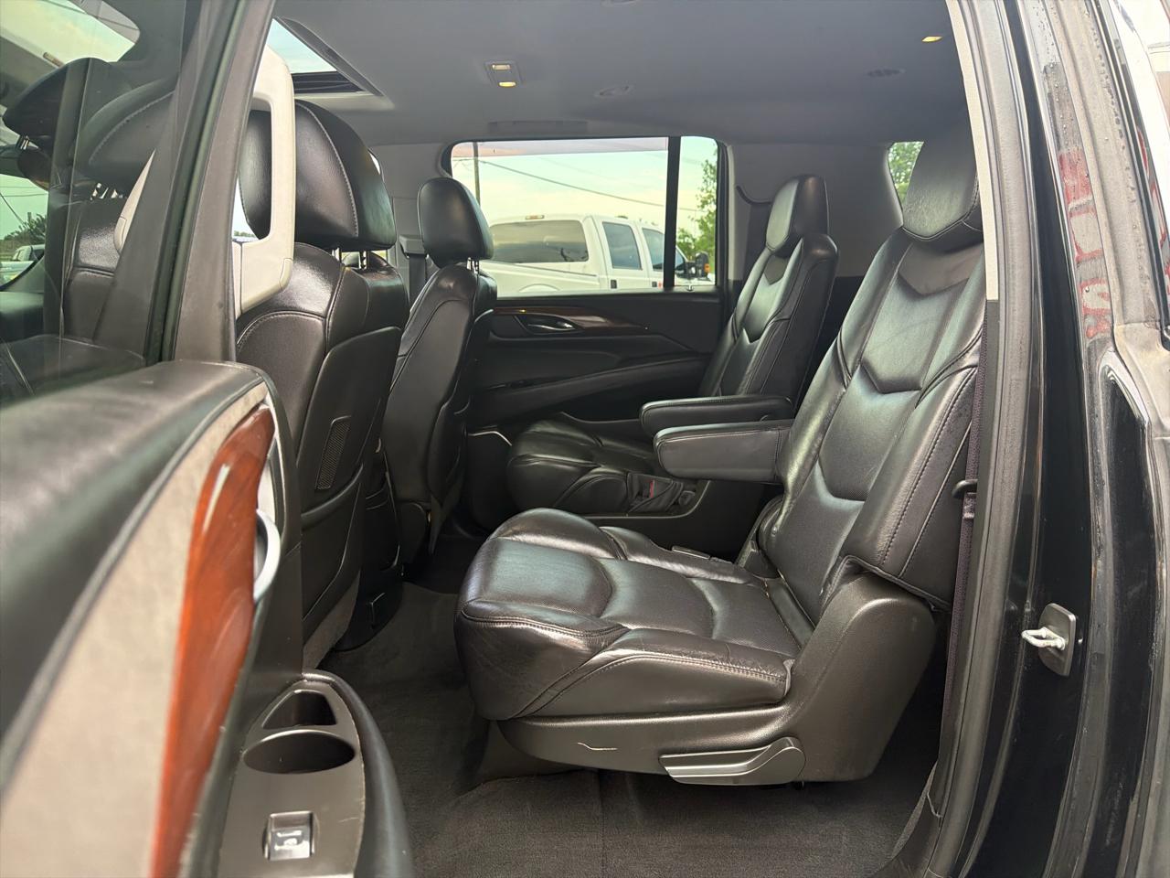 Cadillac Escalade ESV 4WD 4dr Luxury 2017