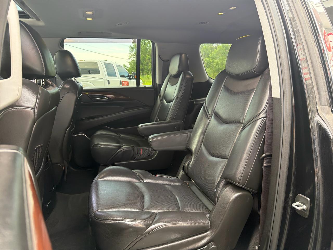 Cadillac Escalade ESV 4WD 4dr Luxury 2017