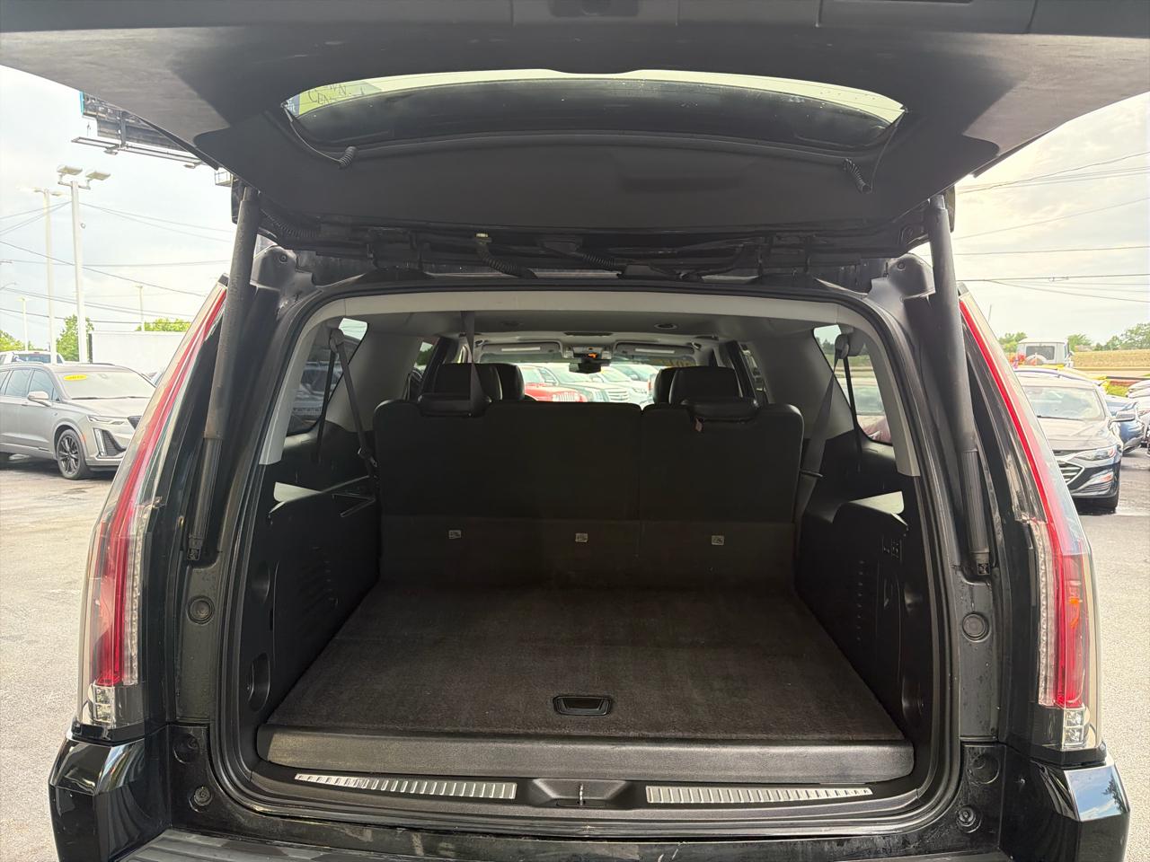 Cadillac Escalade ESV 4WD 4dr Luxury 2017
