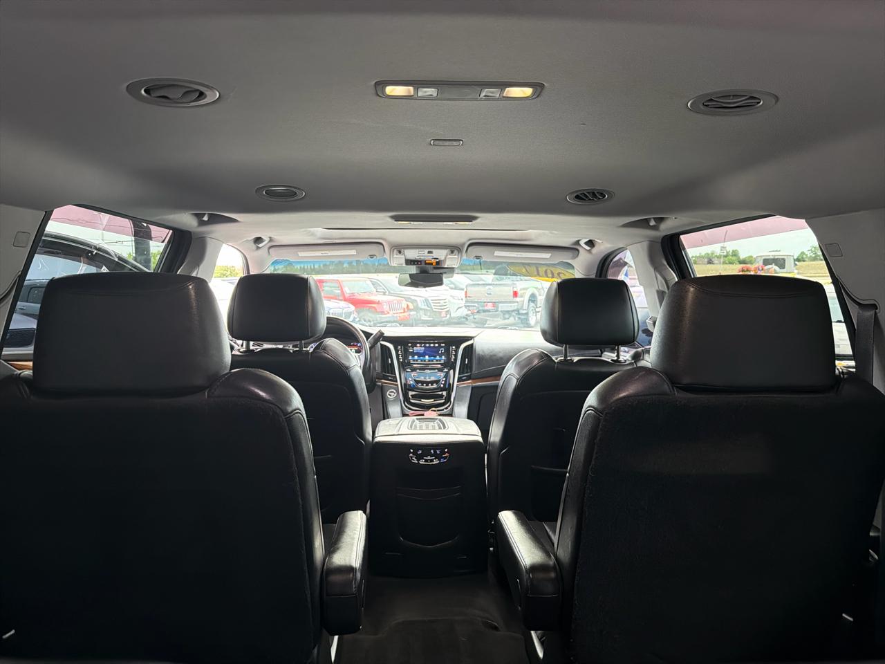 Cadillac Escalade ESV 4WD 4dr Luxury 2017