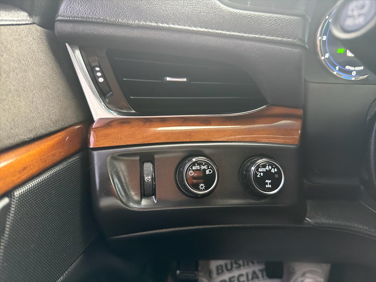 Cadillac Escalade ESV 4WD 4dr Luxury 2017