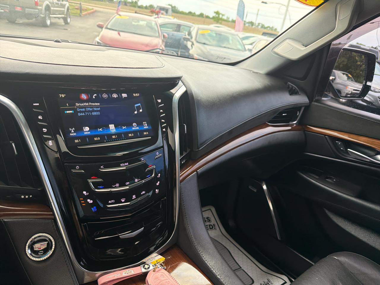 Cadillac Escalade ESV 4WD 4dr Luxury 2017