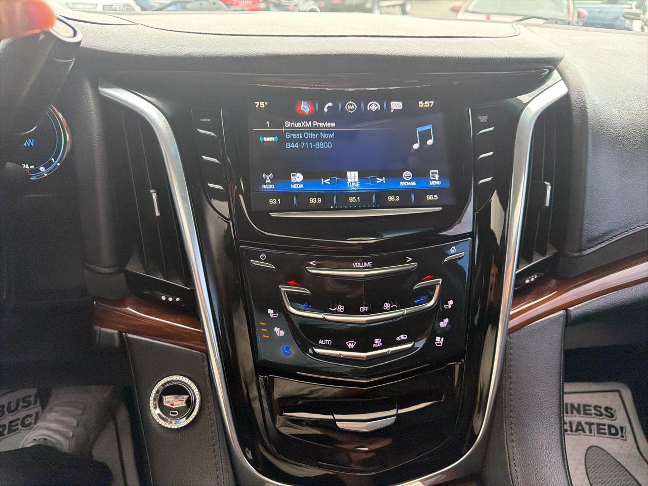 Cadillac Escalade ESV 4WD 4dr Luxury 2017