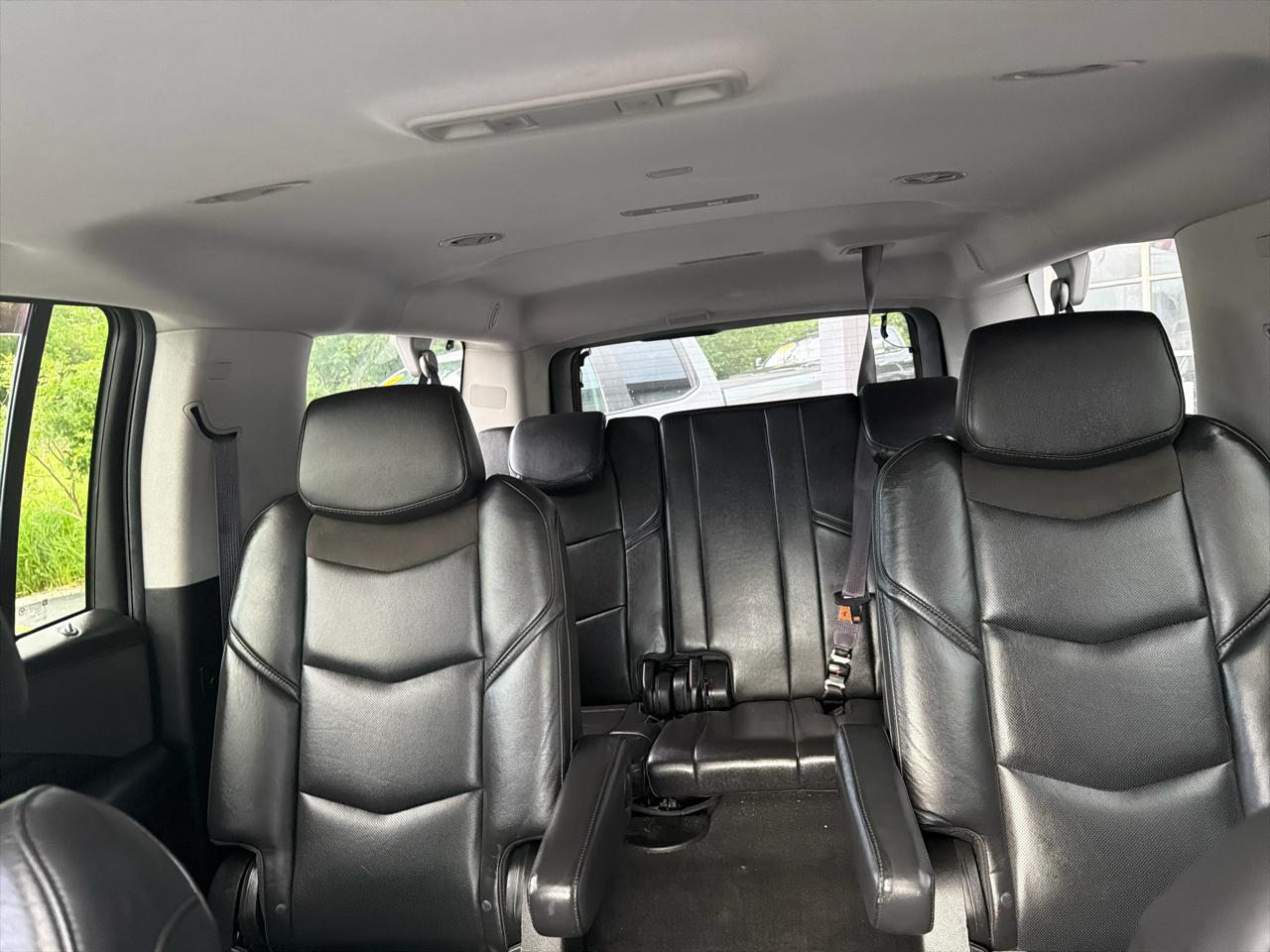 Cadillac Escalade ESV 4WD 4dr Luxury 2017