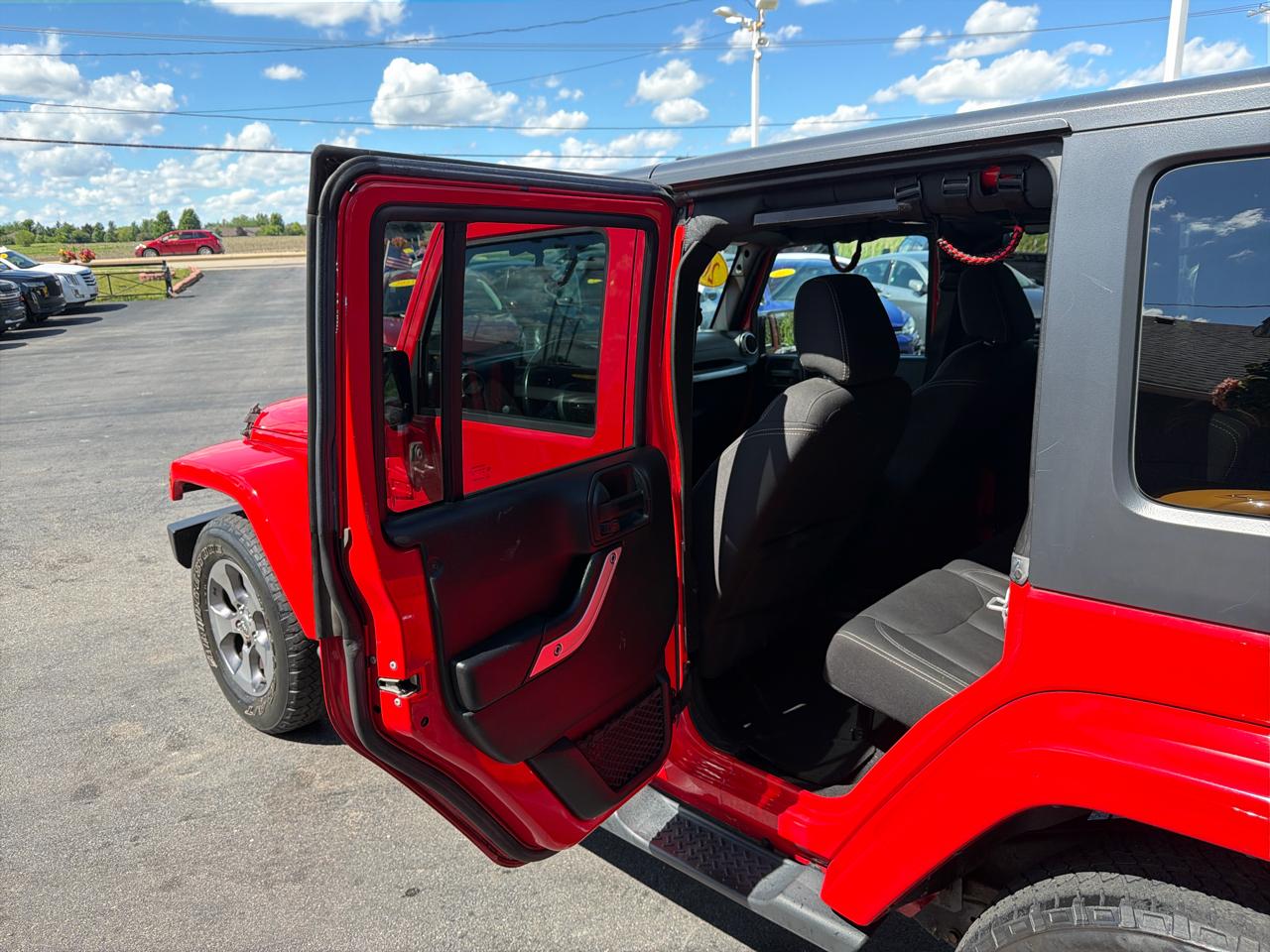 Jeep Wrangler Unlimited 4WD 4dr Sahara 2016