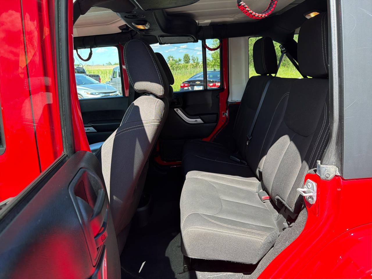 Jeep Wrangler Unlimited 4WD 4dr Sahara 2016