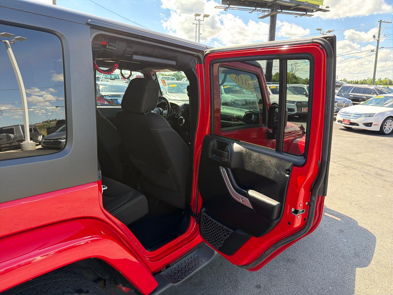 Jeep Wrangler Unlimited 4WD 4dr Sahara 2016