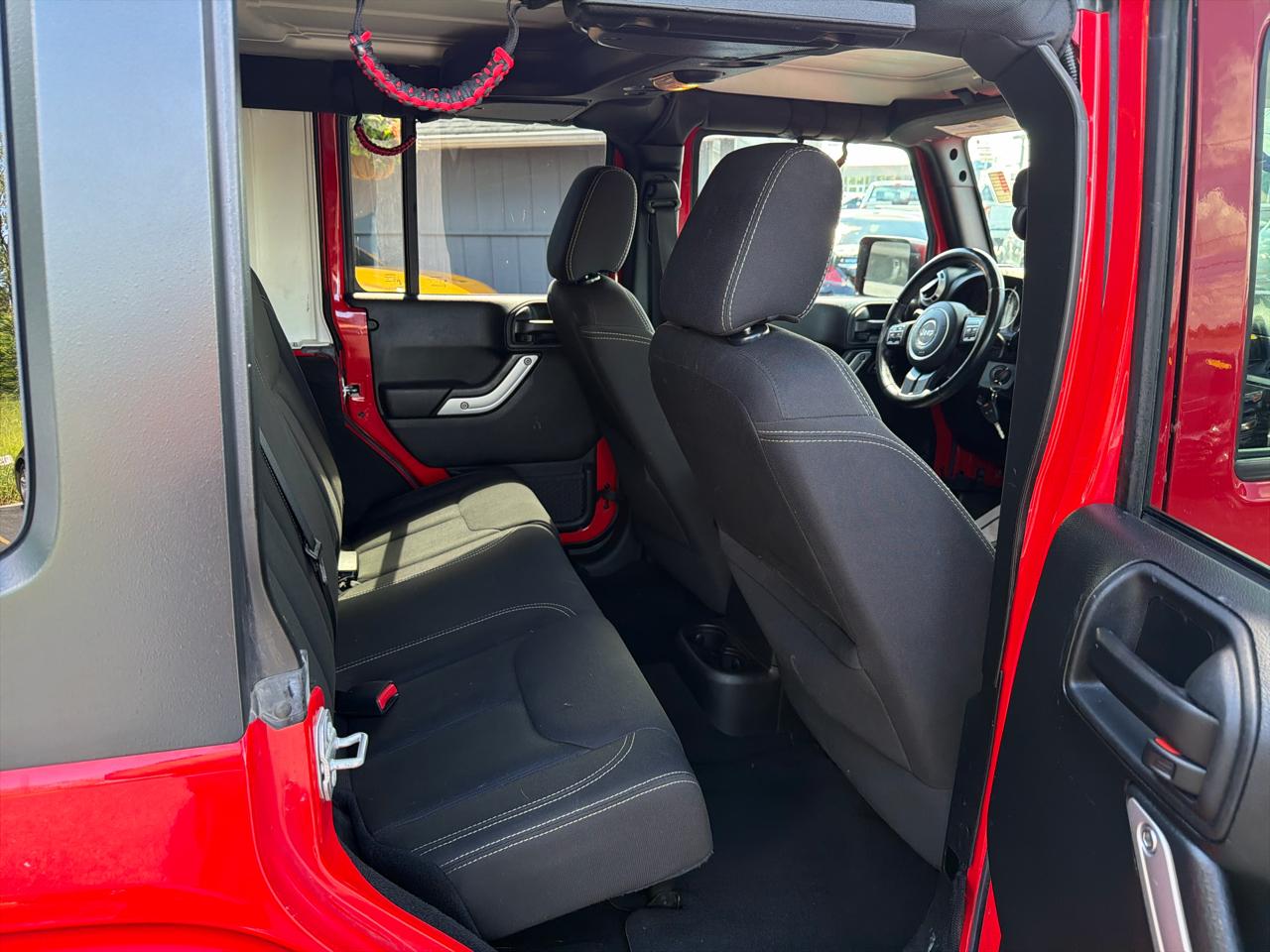 Jeep Wrangler Unlimited 4WD 4dr Sahara 2016