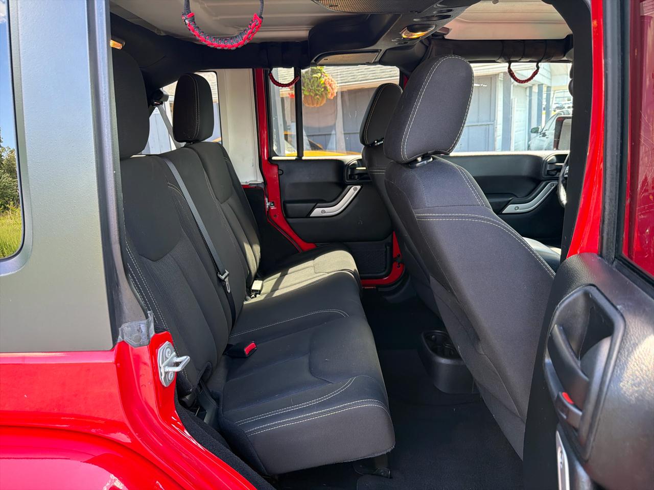 Jeep Wrangler Unlimited 4WD 4dr Sahara 2016