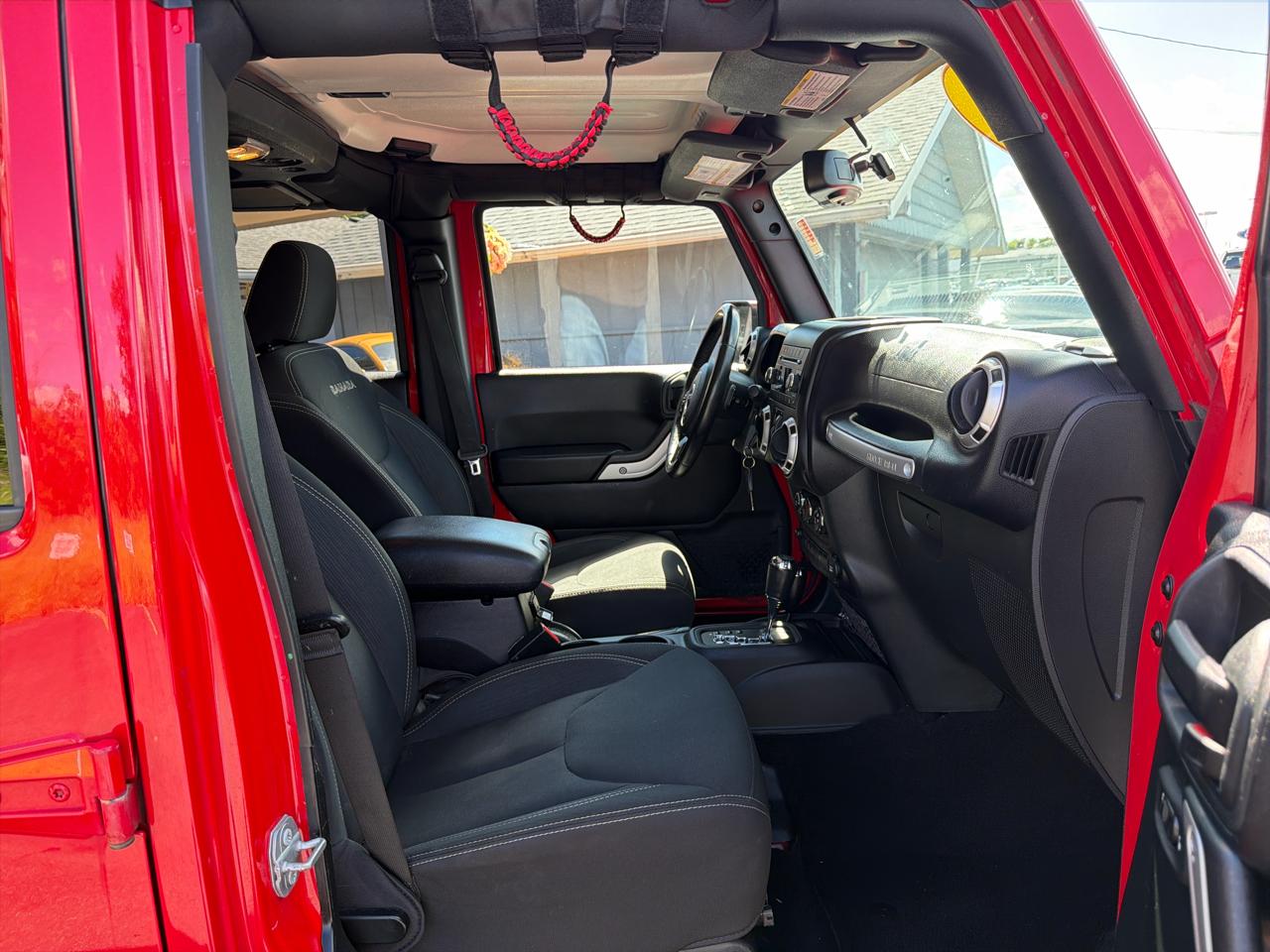 Jeep Wrangler Unlimited 4WD 4dr Sahara 2016
