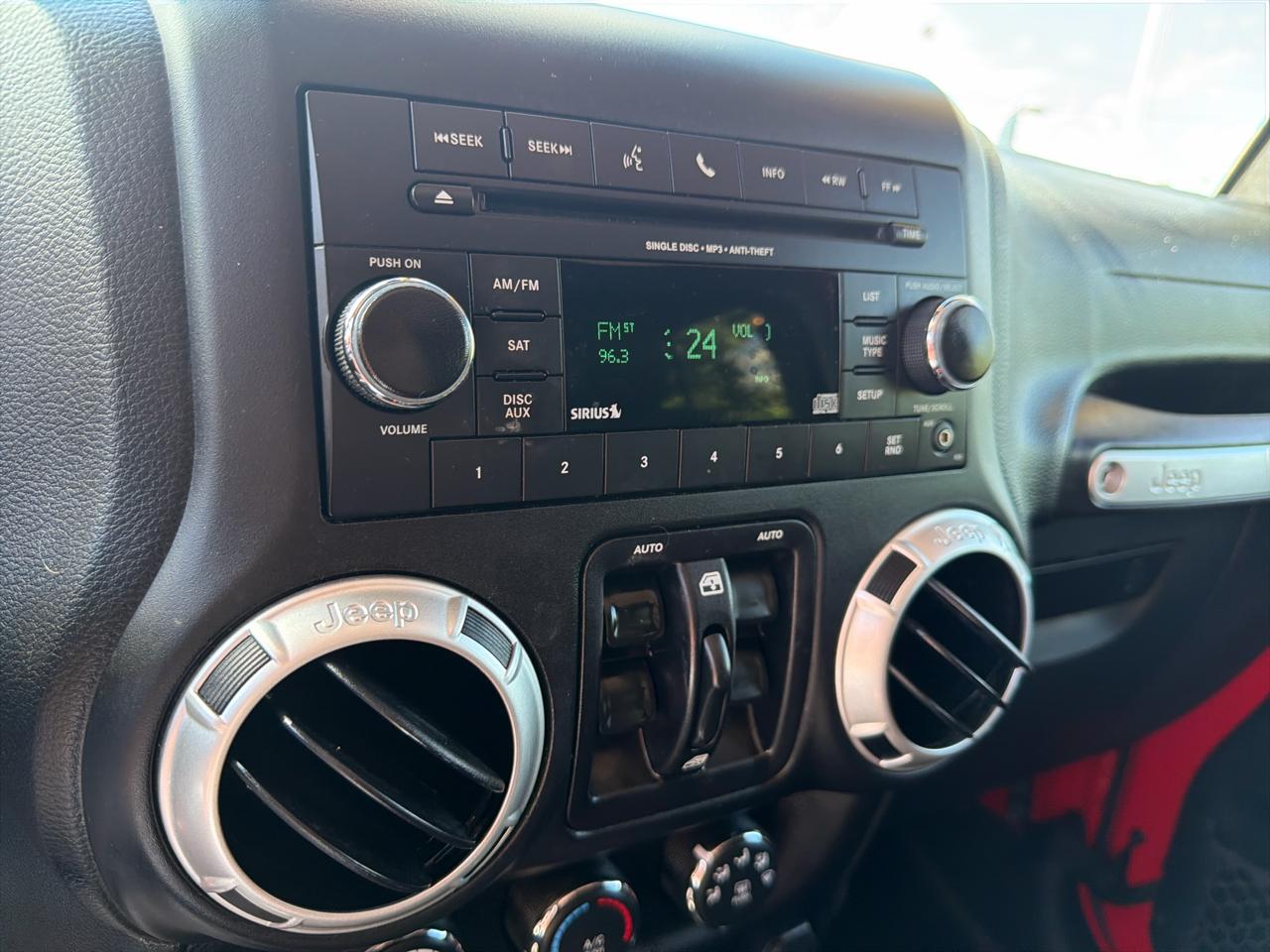 Jeep Wrangler Unlimited 4WD 4dr Sahara 2016
