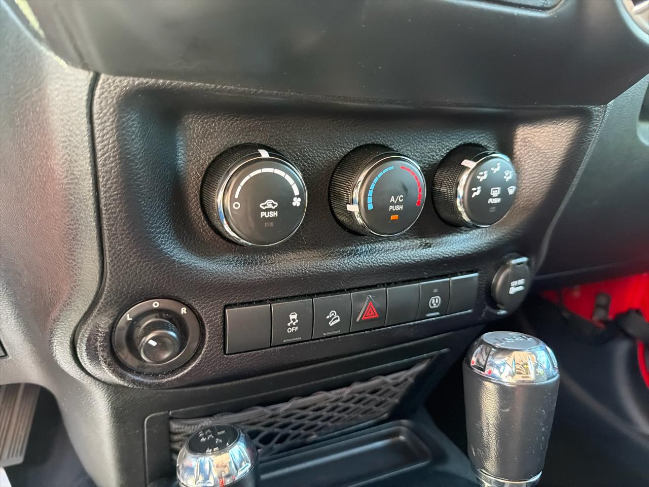 Jeep Wrangler Unlimited 4WD 4dr Sahara 2016
