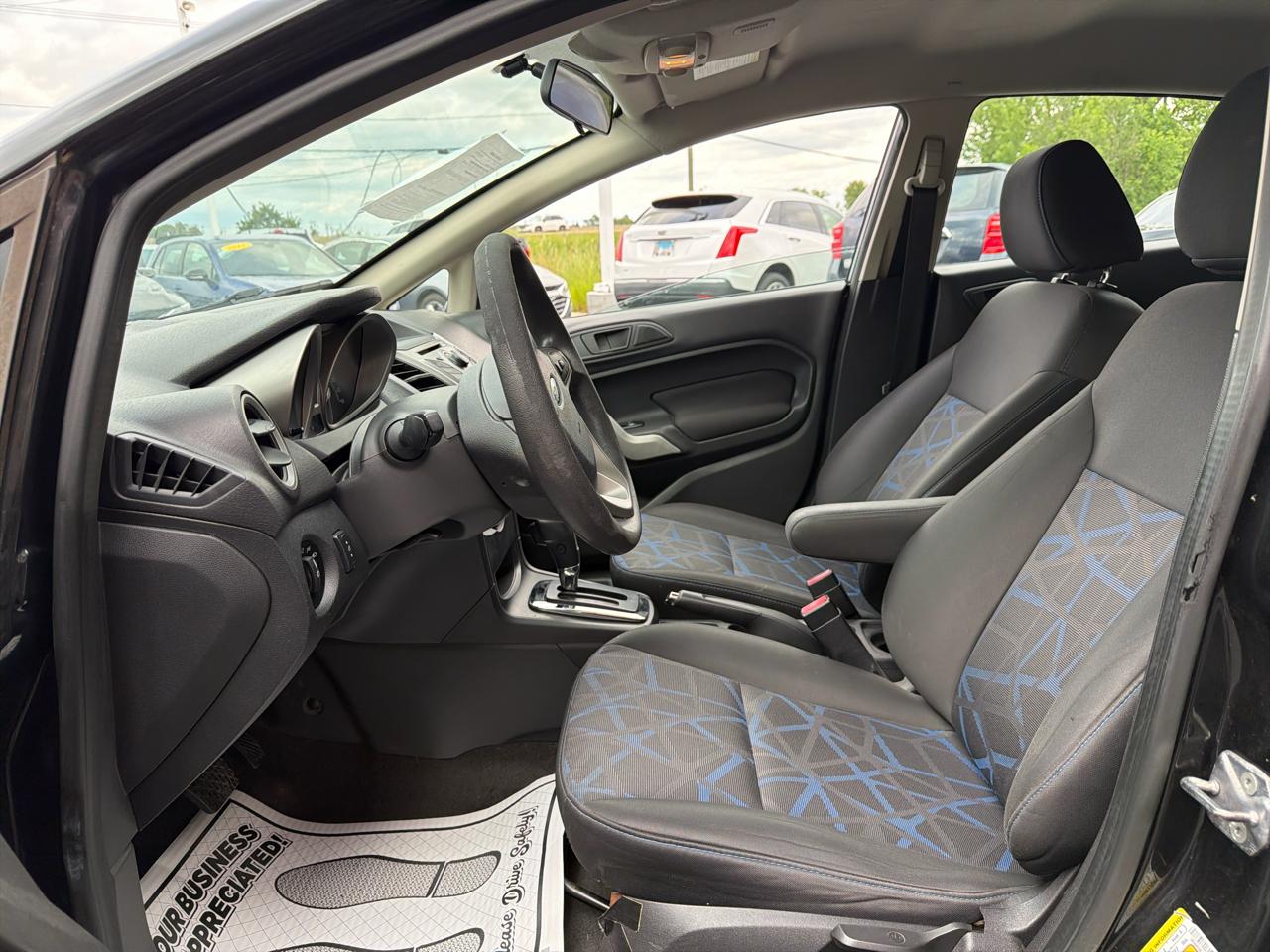 Ford Fiesta 4dr Sdn SE 2013
