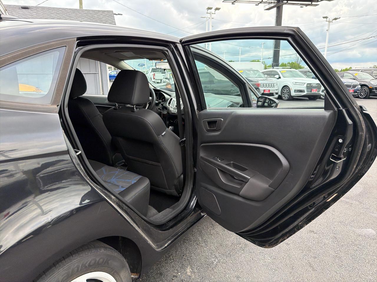 Ford Fiesta 4dr Sdn SE 2013