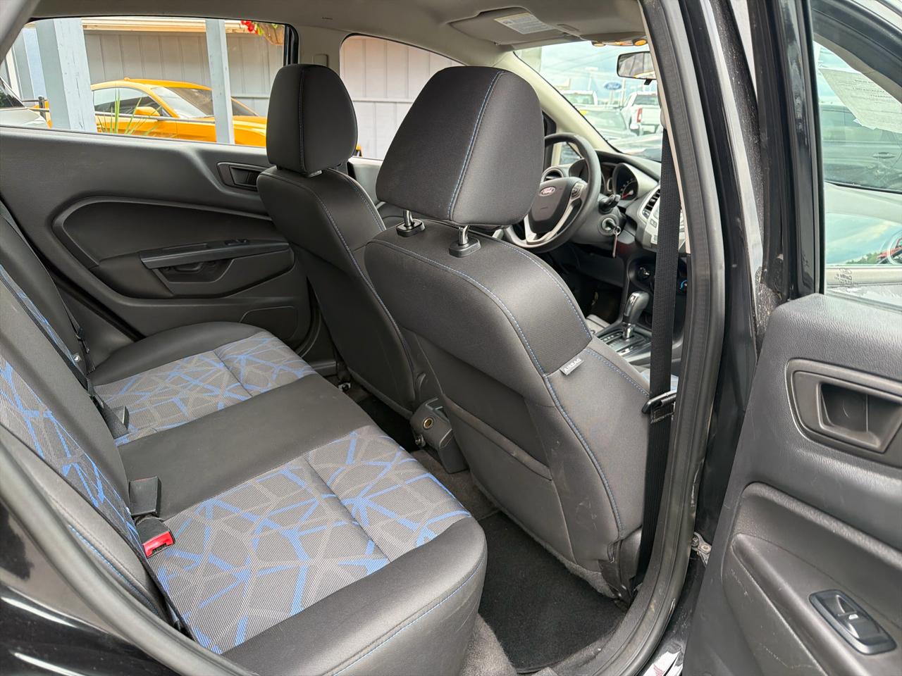 Ford Fiesta 4dr Sdn SE 2013