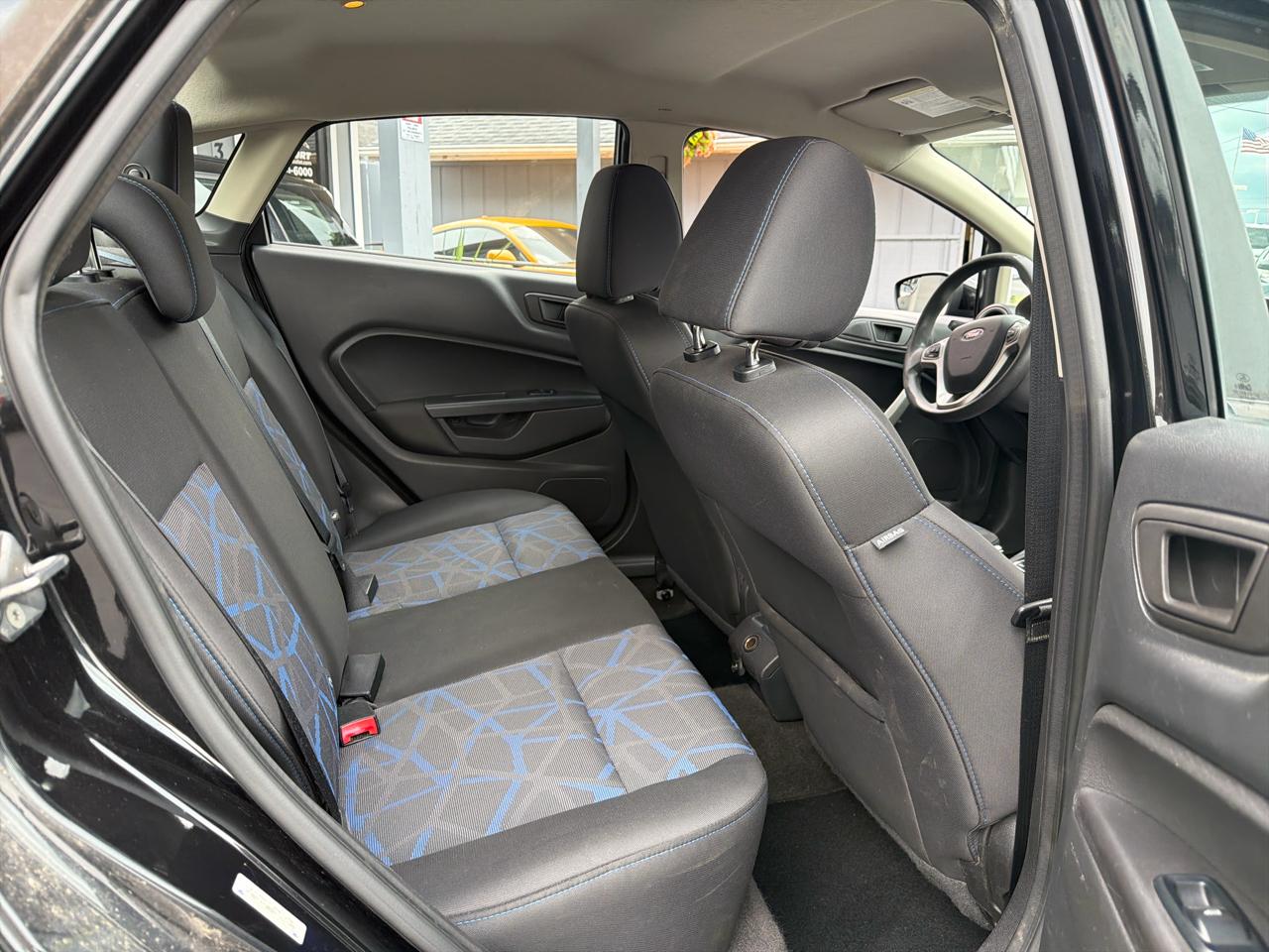 Ford Fiesta 4dr Sdn SE 2013