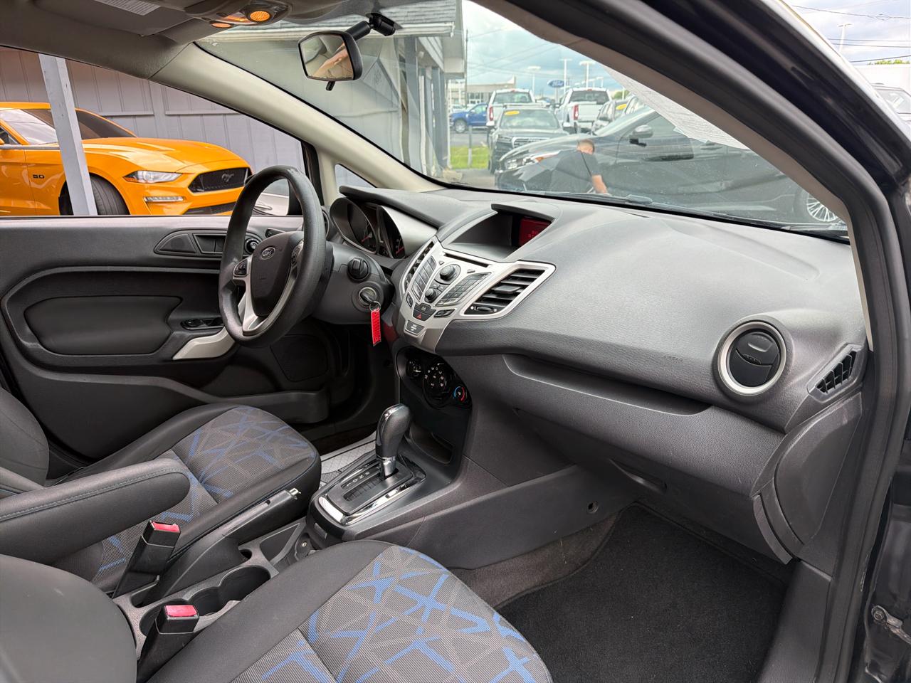 Ford Fiesta 4dr Sdn SE 2013