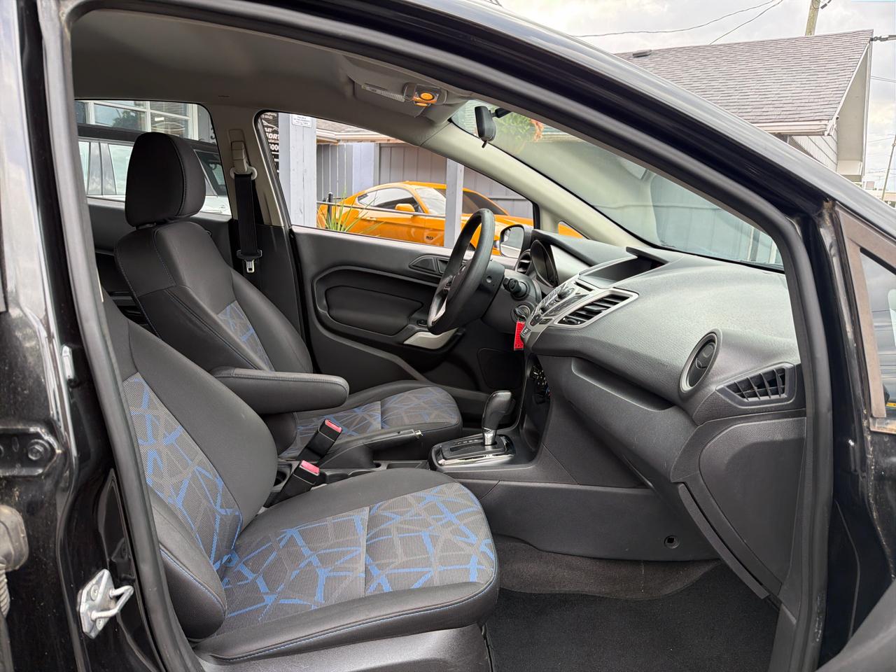 Ford Fiesta 4dr Sdn SE 2013