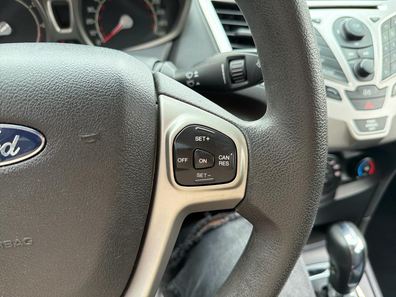 Ford Fiesta 4dr Sdn SE 2013
