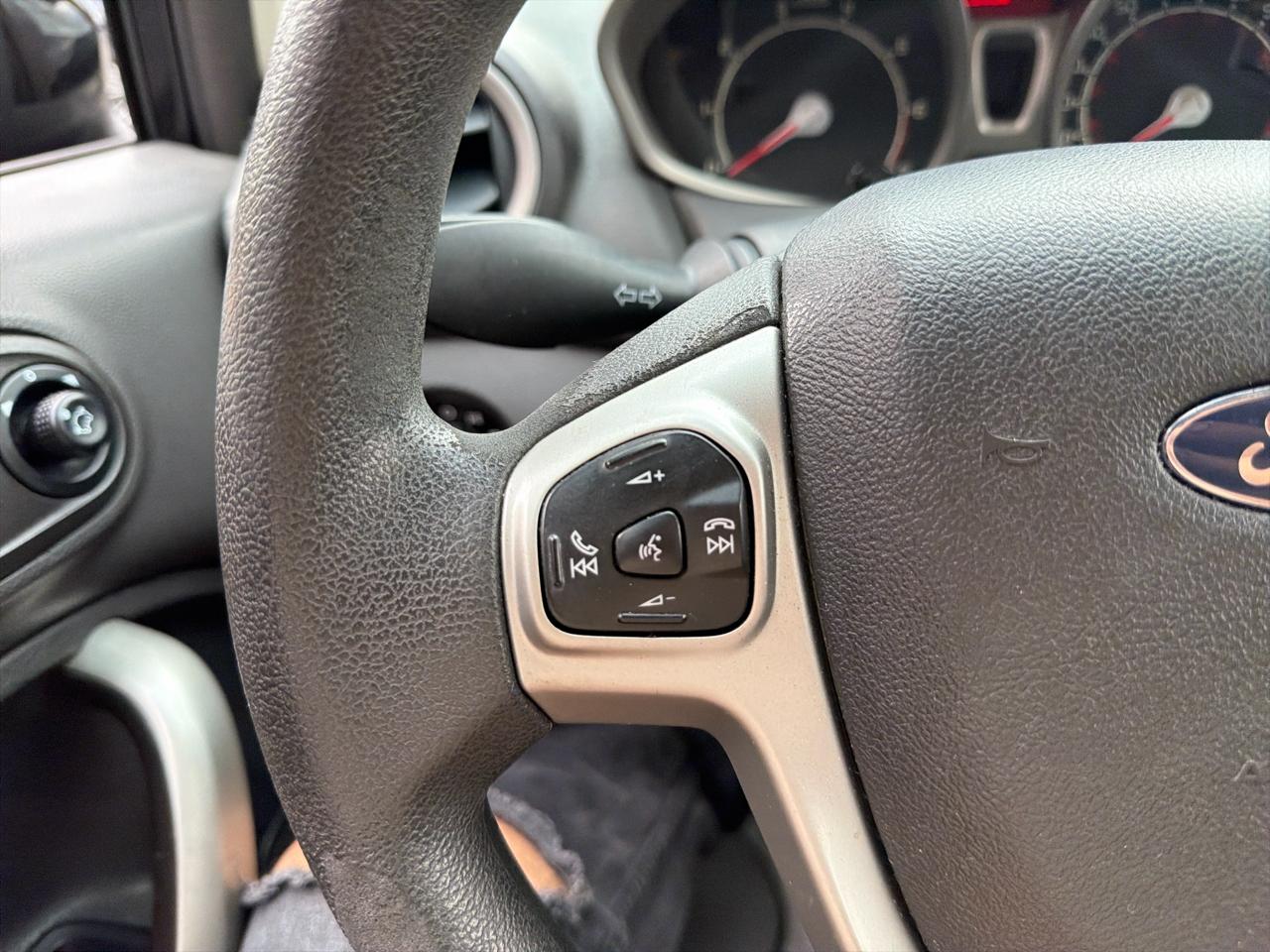 Ford Fiesta 4dr Sdn SE 2013