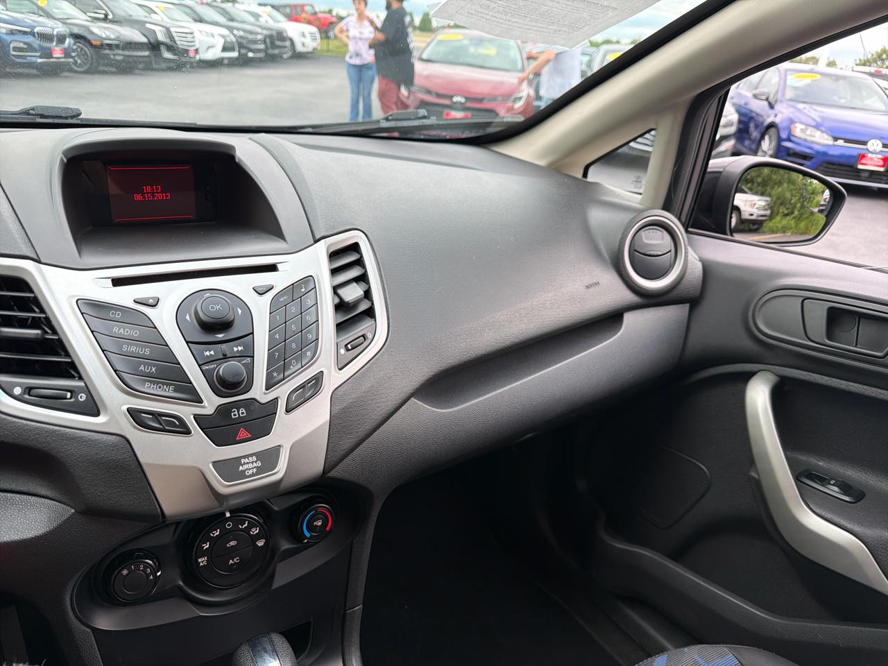Ford Fiesta 4dr Sdn SE 2013