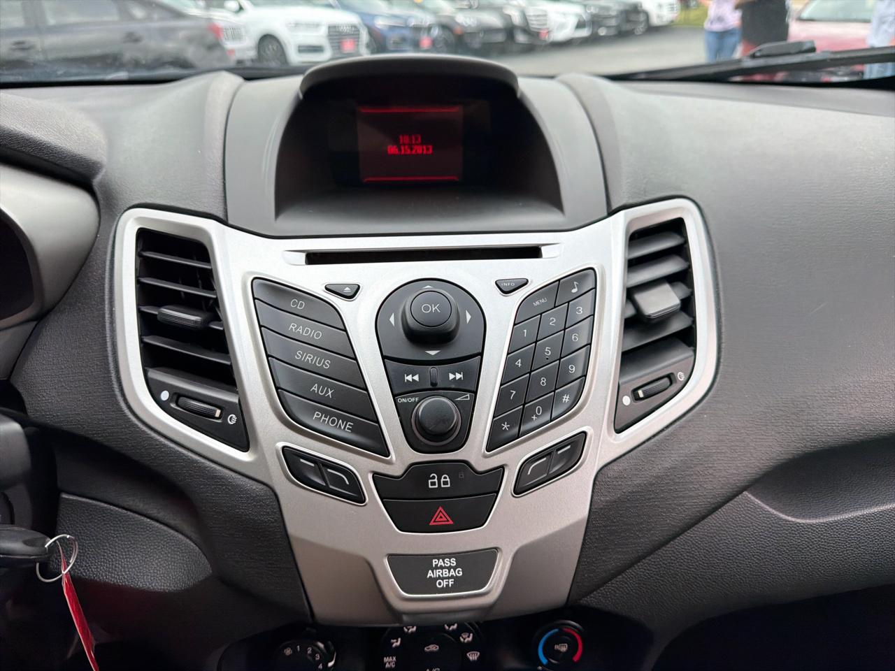 Ford Fiesta 4dr Sdn SE 2013