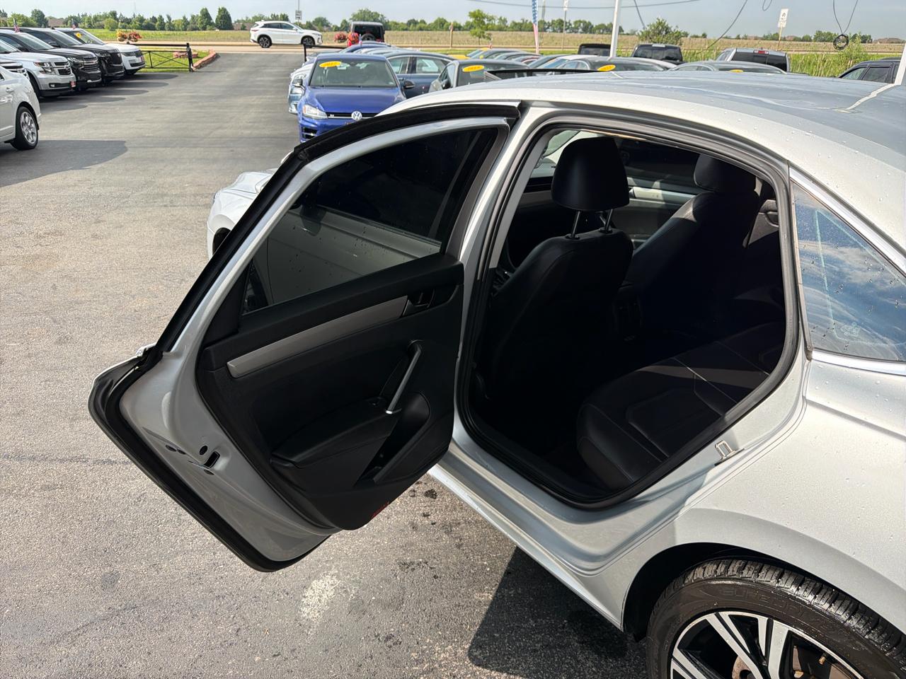 Volkswagen Passat 2.0T SE Auto 2021